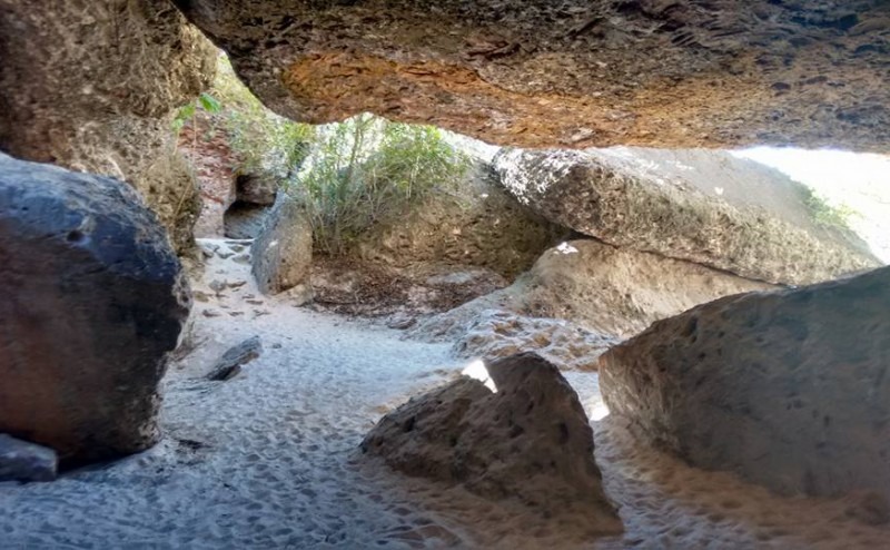 Salão de Areias Coloridas formado pela erosão natural de arenito em Lençóis